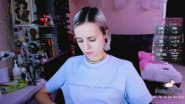 Snapshot of NaniMoore chatting on November 20, 2025, 9:25 pm NaniMoore online show from November 20, 2025, 9:25 pm