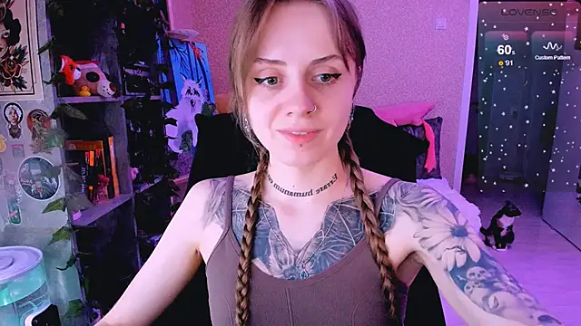 Snapshot of NaniMoore chatting on February 3, 2025, 11:05 pm NaniMoore online show from February 3, 2025, 11:05 pm