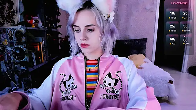 Snapshot of NaniMoore chatting on October 7, 2025, 8:10 pm NaniMoore online show from October 7, 2025, 8:10 pm