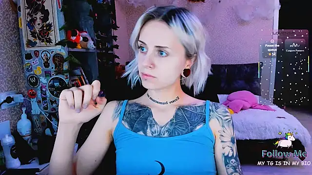 Snapshot of NaniMoore chatting on November 28, 2025, 8:31 pm NaniMoore online show from November 28, 2025, 8:31 pm