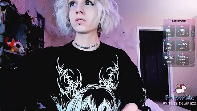 Snapshot of NaniMoore chatting on November 30, 2025, 8:42 pm NaniMoore online show from November 30, 2025, 8:42 pm