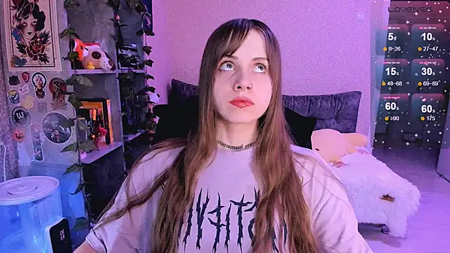 Snapshot of NaniMoore chatting on February 7, 2025, 11:45 pm NaniMoore online show from February 7, 2025, 11:45 pm