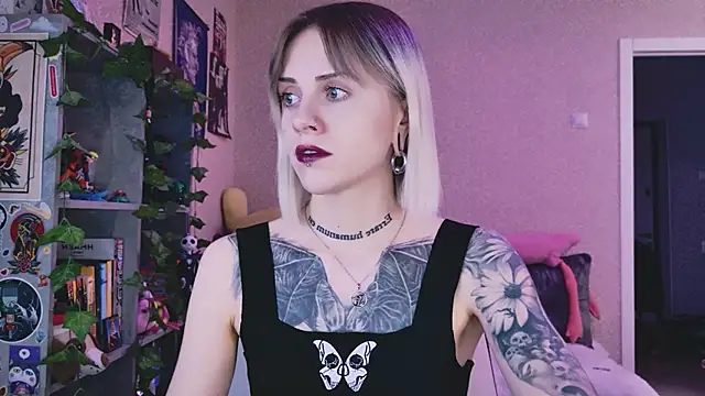 NaniMoore online show from April 28, 2026, 8:13 pm