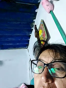 Snapshot of clarita_01 chatting on April 27, 2026, 11:41 am clarita 01 online show from April 27, 2026, 11:41 am