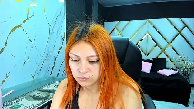 Emmily Walker online show from November 8, 2025, 2:59 am