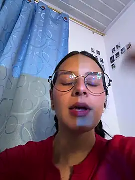 Snapshot of _vaness chatting on May 16, 2026, 6:12 am vaness online show from May 16, 2026, 6:12 am