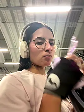  vaness online show from September 18, 2025, 5:32 am