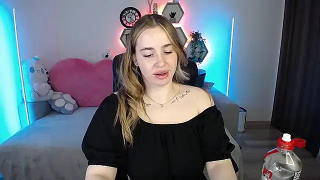 Snapshot of SabrinViolet chatting on May 23, 2026, 8:13 am SabrinViolet online show from May 23, 2026, 8:13 am