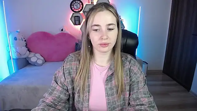 Snapshot of SabrinViolet chatting on May 24, 2026, 8:03 am SabrinViolet online show from May 24, 2026, 8:03 am