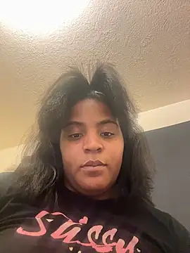 Snapshot of prettlovely14 chatting on November 18, 2025, 8:01 pm prettlovely14 online show from November 18, 2025, 8:01 pm