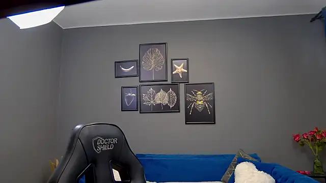 AnneHove online show from March 11, 2025, 5:13 am