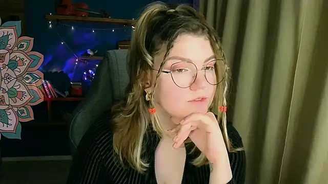 VioletteWay online show from November 23, 2025, 3:33 pm