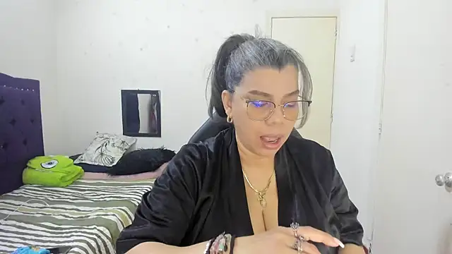 Snapshot of vikyadams chatting on December 1, 2025, 1:56 pm vikyadams online show from December 1, 2025, 1:56 pm