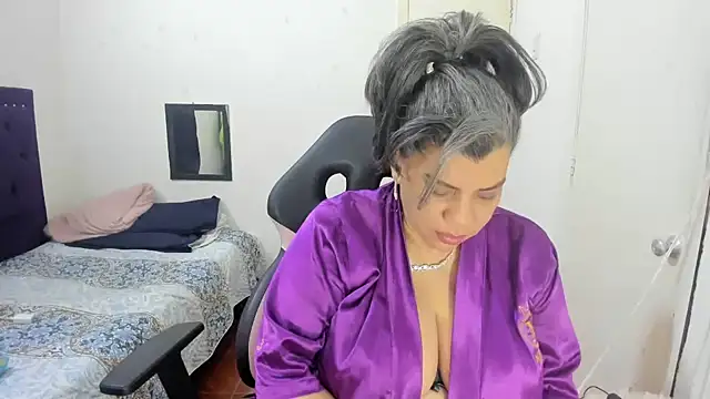 Snapshot of vikyadams chatting on October 23, 2025, 10:25 am vikyadams online show from October 23, 2025, 10:25 am