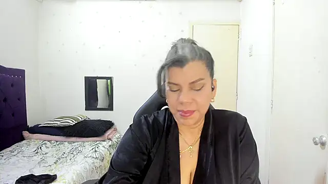 Snapshot of vikyadams chatting on November 5, 2025, 8:45 pm vikyadams online show from November 5, 2025, 8:45 pm