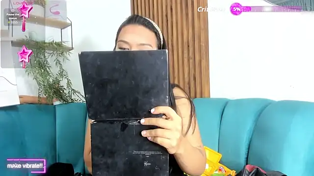 yossi peach cute online show from December 22, 2025, 3:12 pm