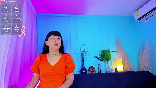 yossi peach cute online show from June 22, 2026, 8:28 pm
