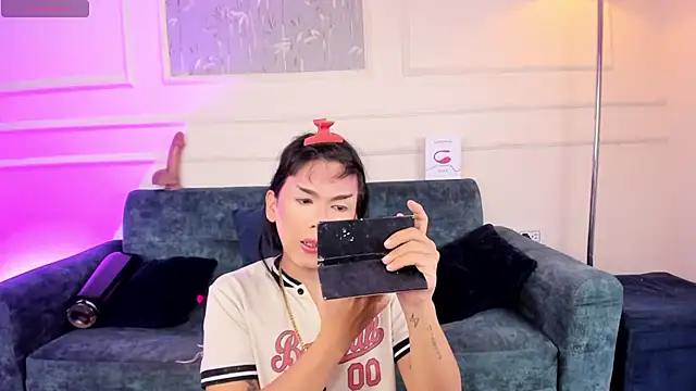 yossi peach cute online show from July 17, 2026, 4:43 am