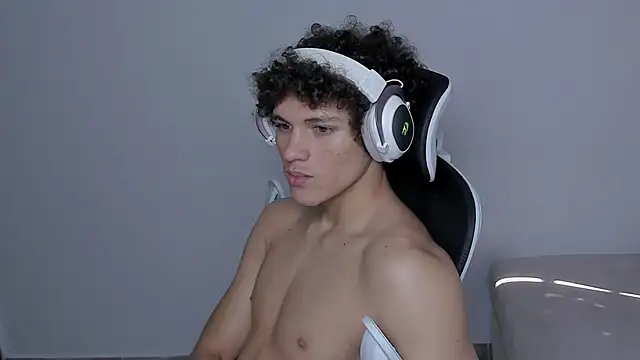 laurent nova online show from November 6, 2025, 5:50 pm