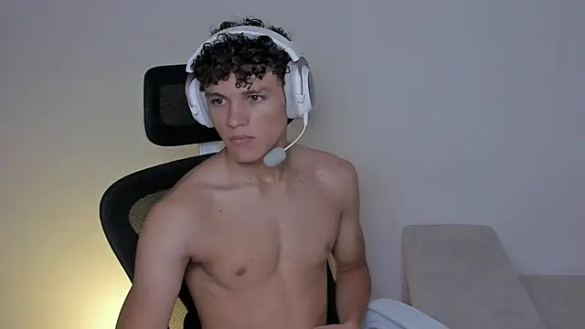 laurent nova online show from September 10, 2025, 7:35 pm