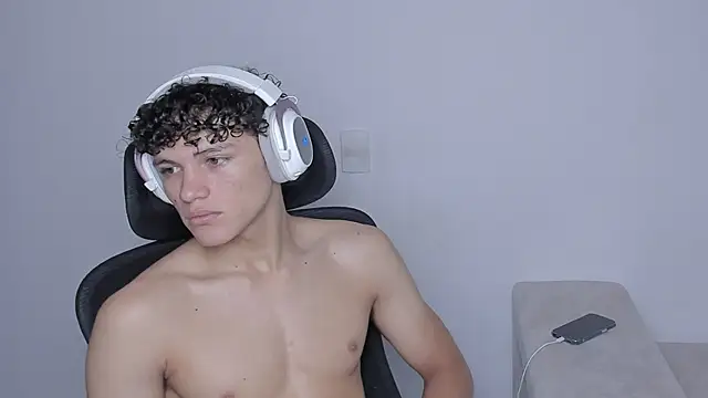 laurent nova online show from September 20, 2025, 6:46 pm