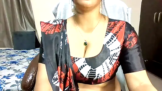 Snapshot of Queenhimanshi chatting on June 4, 2026, 6:12 pm Queenhimanshi online show from June 4, 2026, 6:12 pm