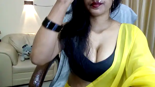 Snapshot of Queenhimanshi chatting on April 13, 2026, 5:17 pm Queenhimanshi online show from April 13, 2026, 5:17 pm