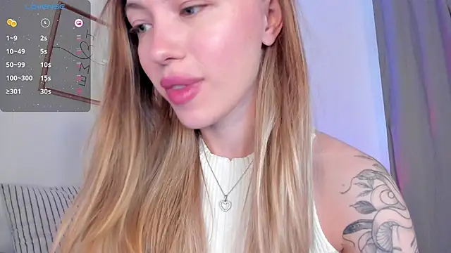 Snapshot of damn_cutie chatting on June 4, 2026, 1:27 pm damn cutie online show from June 4, 2026, 1:27 pm