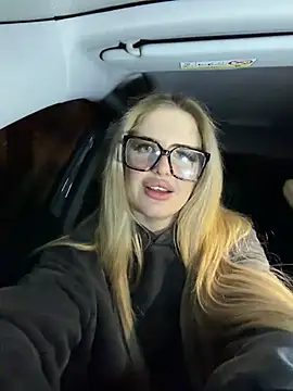 Holly-Glamour online show from March 15, 2026, 11:34 pm