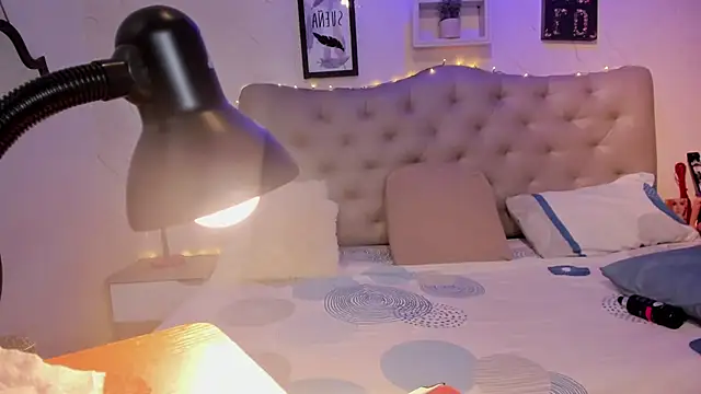 Snapshot of Antonella_Montanari chatting on December 15, 2025, 2:50 am Antonella Montanari online show from December 15, 2025, 2:50 am