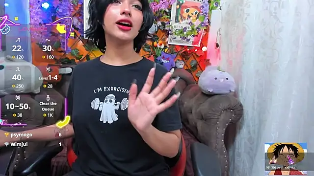 Snapshot of ravenn_20 chatting on November 18, 2025, 11:35 am ravenn 20 online show from November 18, 2025, 11:35 am