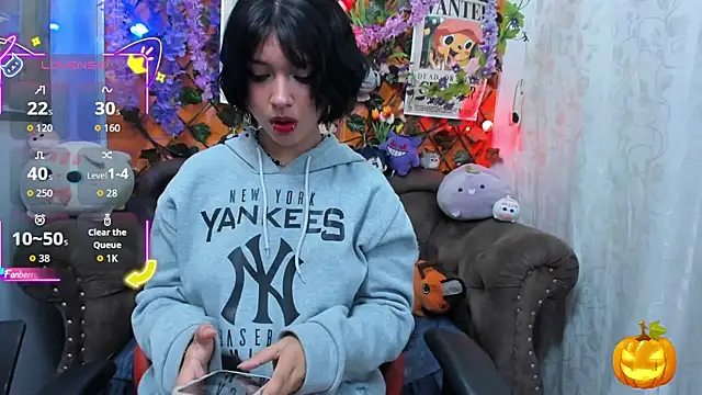 Snapshot of ravenn_20 chatting on November 3, 2025, 11:25 am ravenn 20 online show from November 3, 2025, 11:25 am