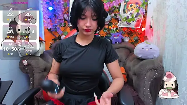 Snapshot of ravenn_20 chatting on November 25, 2025, 11:32 am ravenn 20 online show from November 25, 2025, 11:32 am