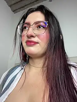 Snapshot of VioletPearson chatting on April 16, 2026, 8:48 am VioletPearson online show from April 16, 2026, 8:48 am