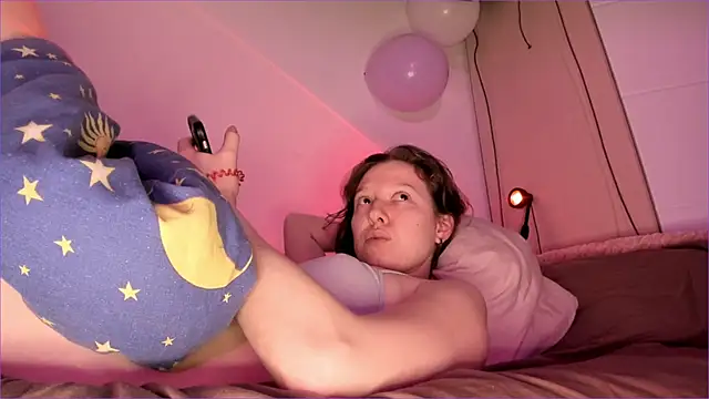 Viktoria Oliverr online show from November 6, 2025, 6:39 am