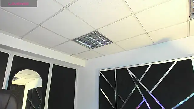 Snapshot of Ivanna18_x chatting on October 12, 2025, 3:19 am Ivanna18 x online show from October 12, 2025, 3:19 am