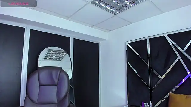 Snapshot of Ivanna18_x chatting on September 19, 2025, 3:43 am Ivanna18 x online show from September 19, 2025, 3:43 am