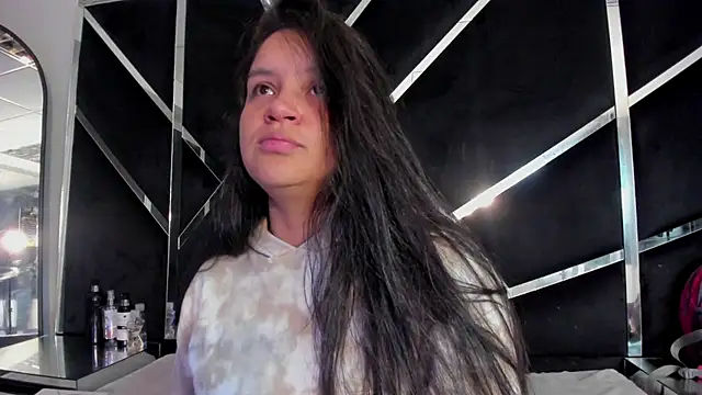 Snapshot of Ivanna18_x chatting on November 2, 2025, 3:44 am Ivanna18 x online show from November 2, 2025, 3:44 am