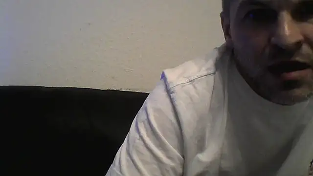 AttractiveSilk5 online show from February 8, 2026, 9:23 pm