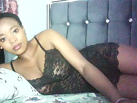Snapshot of Cryaluna chatting on May 22, 2026, 6:33 am Cryaluna online show from May 22, 2026, 6:33 am