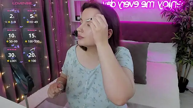 FeralPeach online show from September 19, 2025, 3:43 am