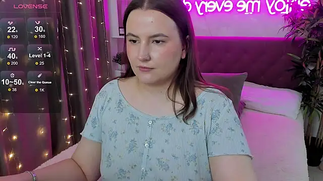 Snapshot of FeralPeach chatting on May 16, 2026, 10:36 am FeralPeach online show from May 16, 2026, 10:36 am