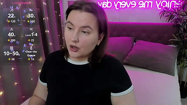 FeralPeach online show from November 5, 2025, 7:00 am