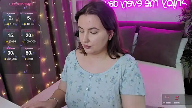 FeralPeach online show from November 26, 2025, 4:56 am