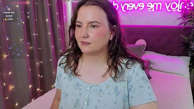 Snapshot of FeralPeach chatting on July 15, 2026, 8:21 am FeralPeach online show from July 15, 2026, 8:21 am