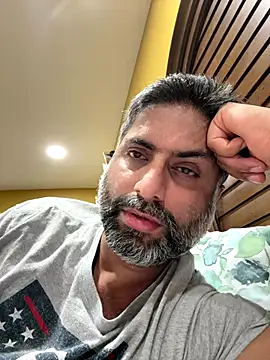 Snapshot of blueleopard05 chatting on December 16, 2025, 5:44 am blueleopard05 online show from December 16, 2025, 5:44 am