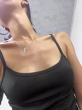 Soy Ania Sweet online show from May 12, 2026, 1:57 am