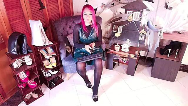 missmabelle online show from October 31, 2025, 5:42 pm