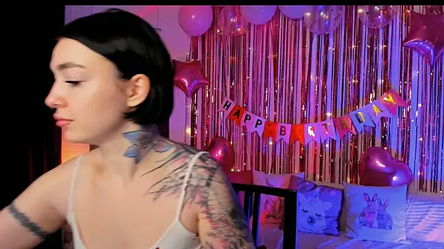 Snapshot of Magic_Allie chatting on October 6, 2025, 7:25 pm Magic Allie online show from October 6, 2025, 7:25 pm