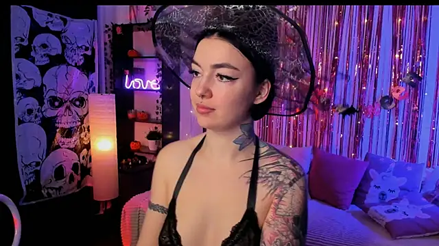 Snapshot of Magic_Allie chatting on October 25, 2025, 7:47 pm Magic Allie online show from October 25, 2025, 7:47 pm